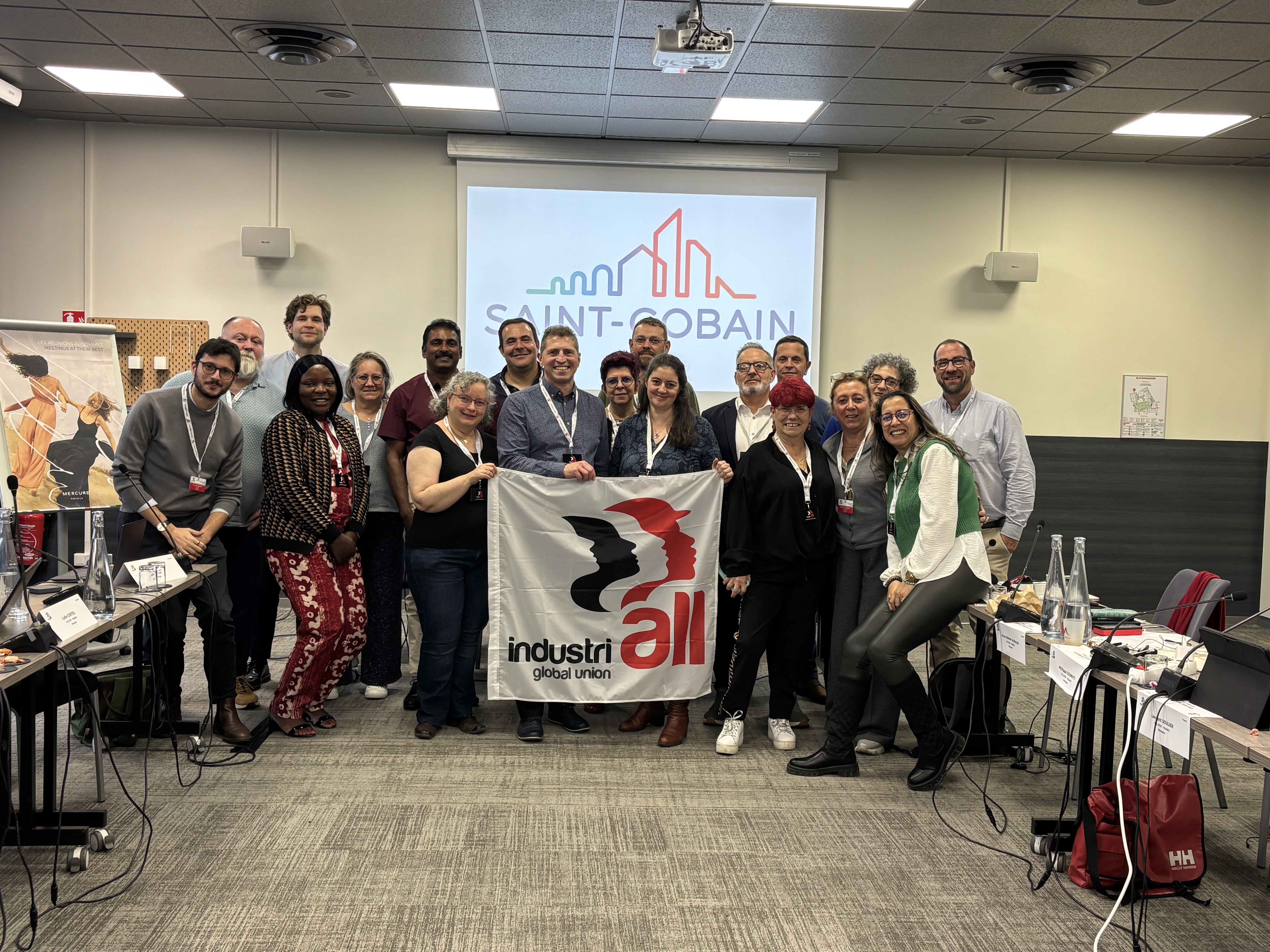 Group photo at Saint Gobain network meeting in Paris