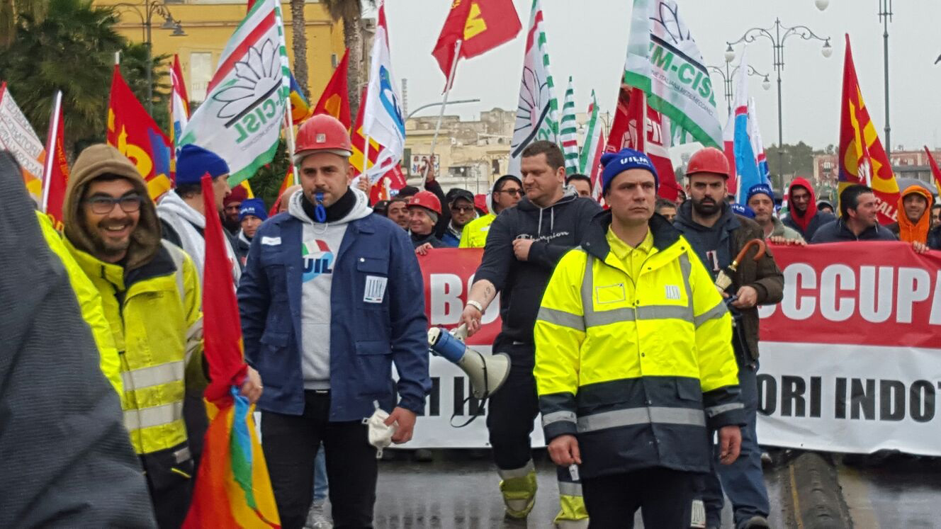 Совместная манифестация профсоюзов против ILVA в Таранто
