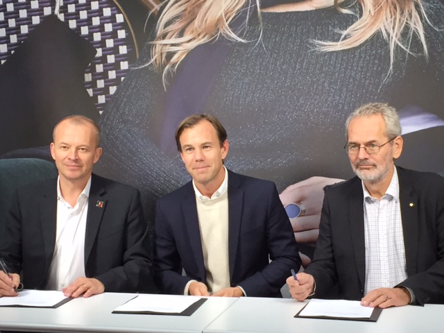 Jyrki Raina, IndustriALL, Karl-Johan Persson, H&M, Anders Ferbe, IF Metall signing the GFA.