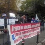Activistas sindicales en la línea de piquetes para protestar contra el Código de Trabajo.