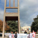 Корейские профсоюзные активисты и правозащитники около Дворца Наций в Женеве, Швейцария.