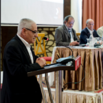 Хусин Абасси выступает на заседании Исполнительного комитета IndustriALL в Тунисе, декабрь 2014 г.