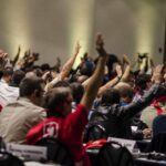 Делегаты съезда IndustriALL голосуют и принимают резолюции по Латинской Америке