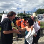 региональный секретарь IndustriALL Марино Вани разговаривает с представителями СМИ перед акцией 18 февраля в Рио.