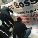 Los delegados firman la pancarta con un mensaje de solidaridad con los tabajadores de Hugo Boss en Esmirna.