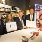 IndustriALL signe l’accord-cadre mondial avec Tchibo à Hambourg (crédit photo: Tchibo)