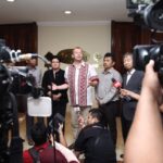 IndustriALL’s Jyrki Raina supports the Indonesian minimum wage demands at a press conference with ITUC’s Sharan Burrow and Noriyuki Suzuki, KSPI’s Said Iqbal and KSBSI’s Eduard Marpaung.  