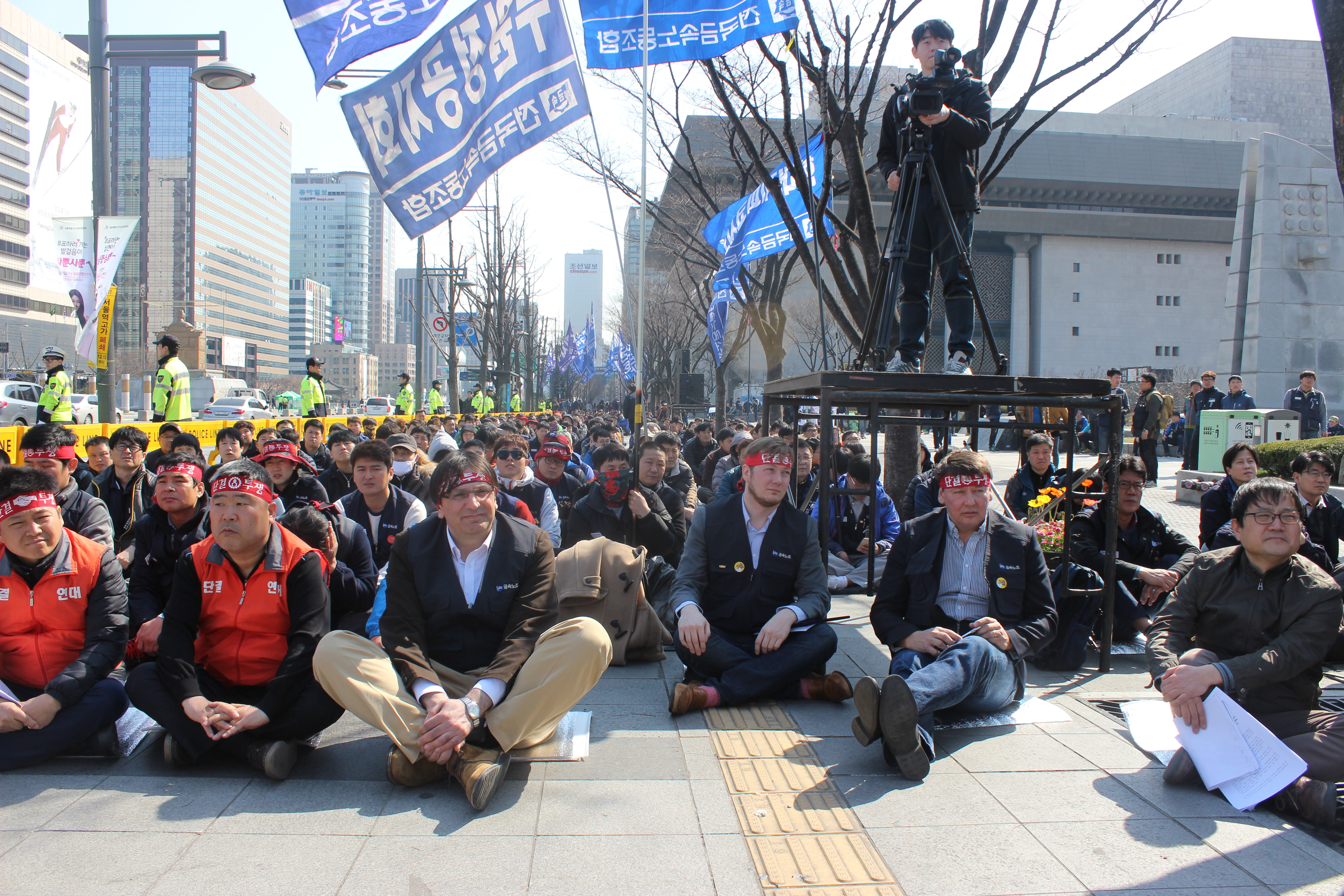 IndustriALL joins a demo in support of South Korean unions