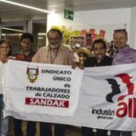Dirigentes de IndustriALL con la delegación de SUTCS en la sede de IndustriALL en Ginebra en junio de 2016.