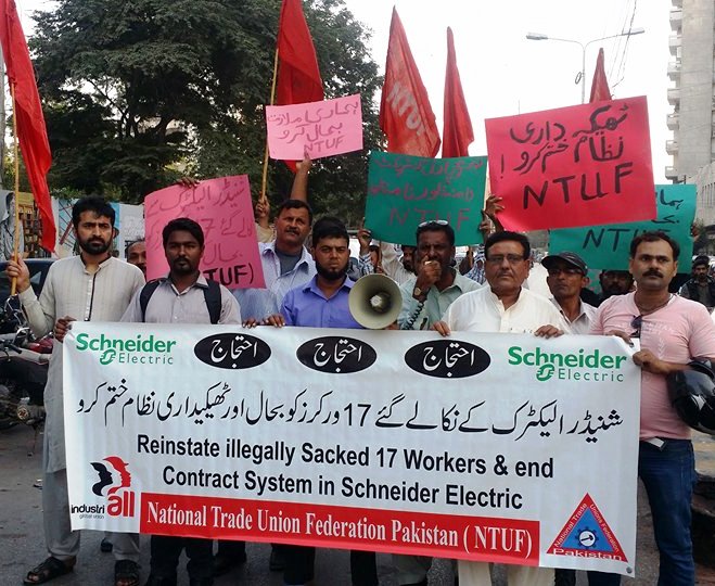 La NTUF revendiquant la réintégration immédiate des travailleurs de Schneider Electric mis à la porte