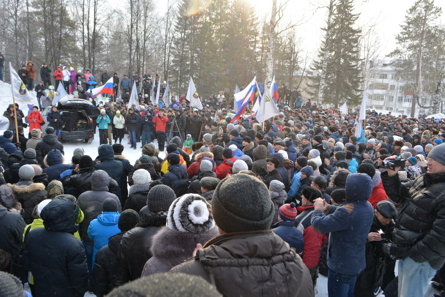 Workers, lead by the MMWU, rally in Kachkanar on 28 February 2016. Photo: MMWU