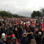 Тысячи членов профсоюзов вышли на акцию протеста против суда, который представляет собой атаку на право на забастовку. Фото: PCEGetafe
