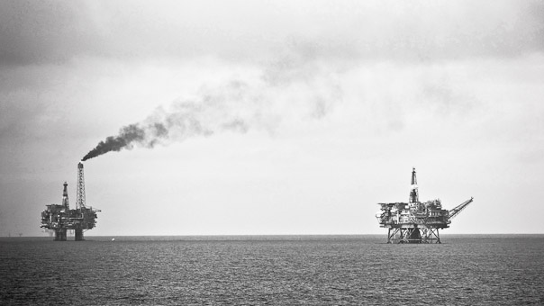 Платформы Браво и Альфа компании Shell на месторождении Брент. Фото: Арни Лист/Викисклад