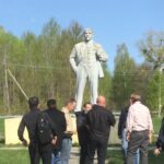 Памятник Ленину возле Чернобыльской АЭС.