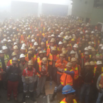 Бастующие рабочие индонезийской шахты, частично принадлежащей Rio Tinto