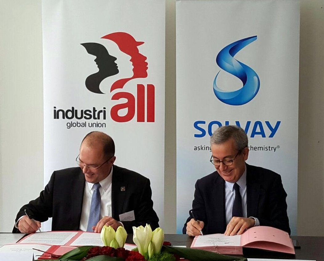 Valter Sanches, IndustriALL General Secretary and Jean-Pierre Clamadieu, CEO of Solvay. Photo credit: Solvay Group