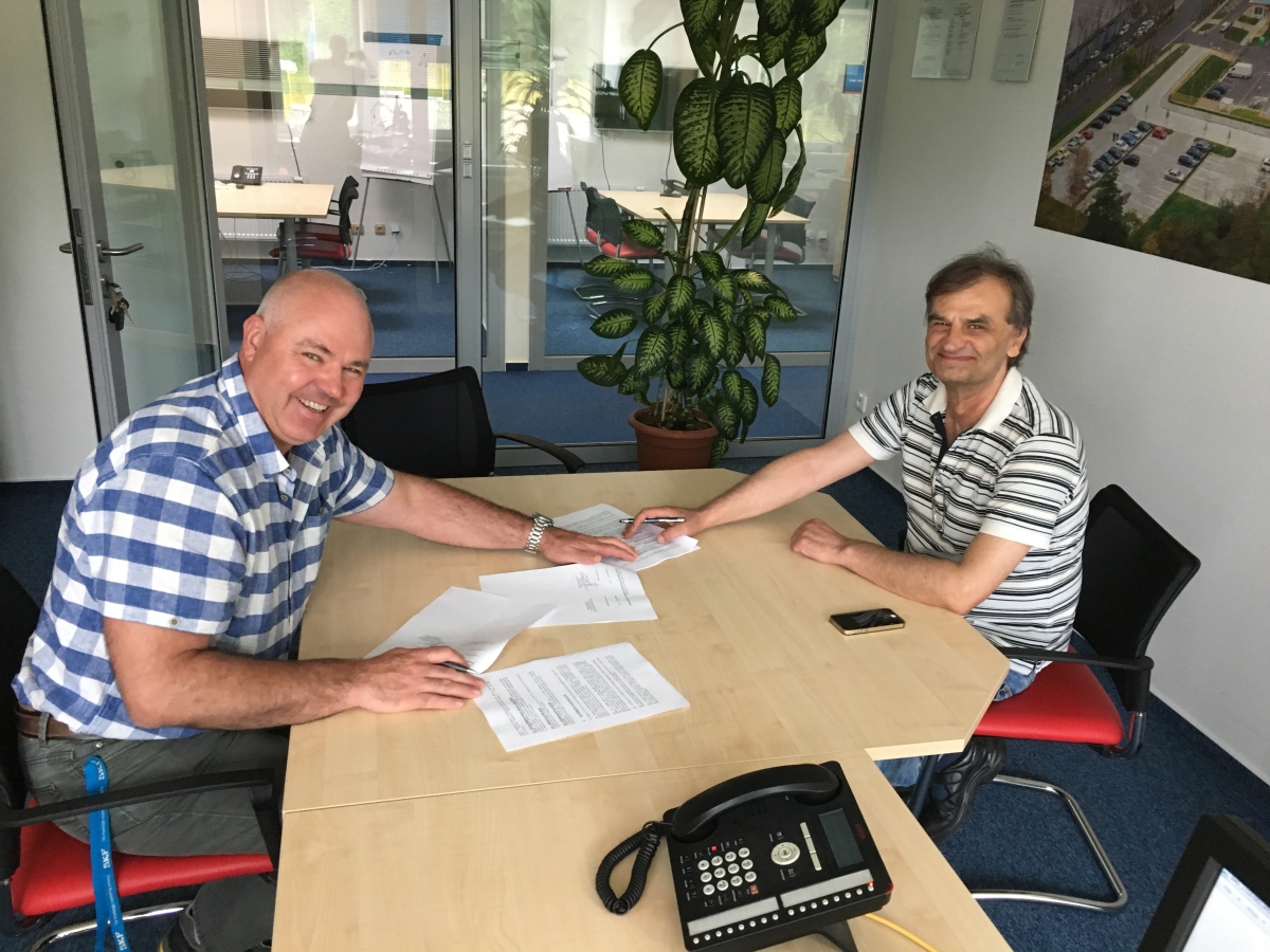Signing of the first colelctive agreement at Chodov site, June 2017