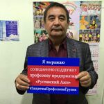 Miembros del Sindicato de Minería y Metalurgia de Kirguistán con un cartel de solidaridad