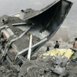 En Inde, au moins 18 personnes ont été ensevelies sous des tonnes de terre lorsqu’un amoncellement surchargé de résidus s’est éboulé sur le versant de la mine de charbon à ciel ouvert.