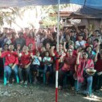 Los trabajadores y sus familias resisten firmemente