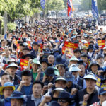 KMWU local leaders and members marched to the Party Headquarters of the Minjoo Party (Democratic Party of Korea), the Liberty Korea Party, and the People’s Party to call on all political parties to enact the 3 reforms before holding the demonstration in front of the National Assembly.  Photo: SHIN, Dong-Jun