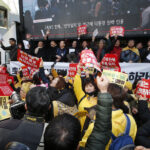 Korean trade unions celebrate the news of Park's departure. Photo: KCTU
