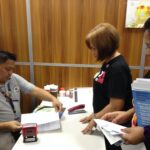 Senate staff receive a letter from IndustriALL affiliates expressing their support for 120 days paid  maternity leave.