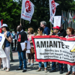 IndustriALL et syndicats du monde entier protestant contre l’utilisation de l’amiante devant le bâtiment des Nations Unies à Genève, en Suisse, en 2015.