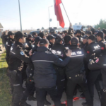 Полиция задерживает участников марша 26 декабря (фото Birlesik Metal)