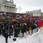 10000 человек вышли на улицы Хельсинки, протестуя против сокращения пособий по безработице (фото: PRO).