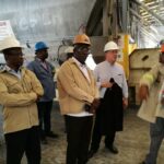 Генеральный секретарь IndustriALL Вальтер Санчес во время посещения завода в Гане, апрель 2018 года