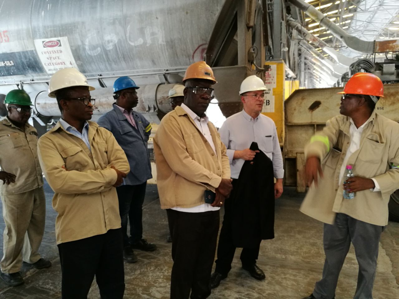 Генеральный секретарь IndustriALL Вальтер Санчес во время посещения завода в Гане, апрель 2018 года