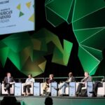 El director de minería de la IndustriALL, Glen Mpufane, en un panel en la African Mining Indaba