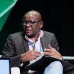 El director de minería de la IndustriALL, Glen Mpufane, en un panel en la African Mining Indaba