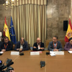 Профсоюзы подписывают соглашение с правительством. Фото: FICA-UGT