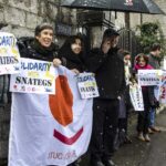 Глобальные союзы выражают солидарность с профсоюзом SNATEGS около офиса постоянного представительства Алжира при Организации Объединенных Наций в Женеве, Швейцария.