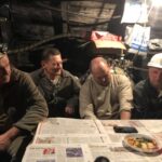 Михайло Волынец (второй слева) спустился в шахту имени Г. Капустина ГП “Лисичанскуголь” и встретился с бастующими под землей шахтёрами