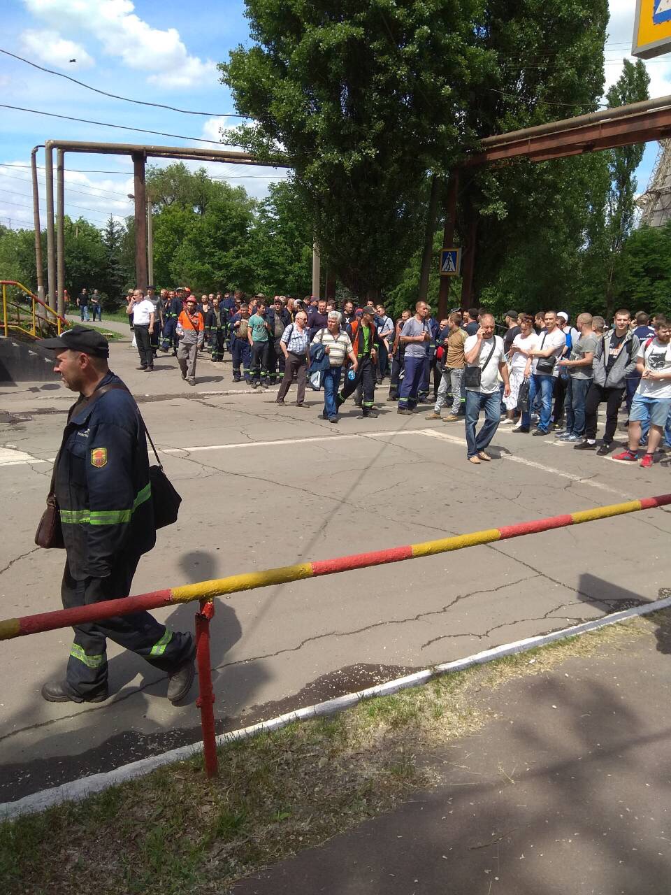 Работники на несколько часов заблокировали пешеходные переходы на территории предприятия 16 мая