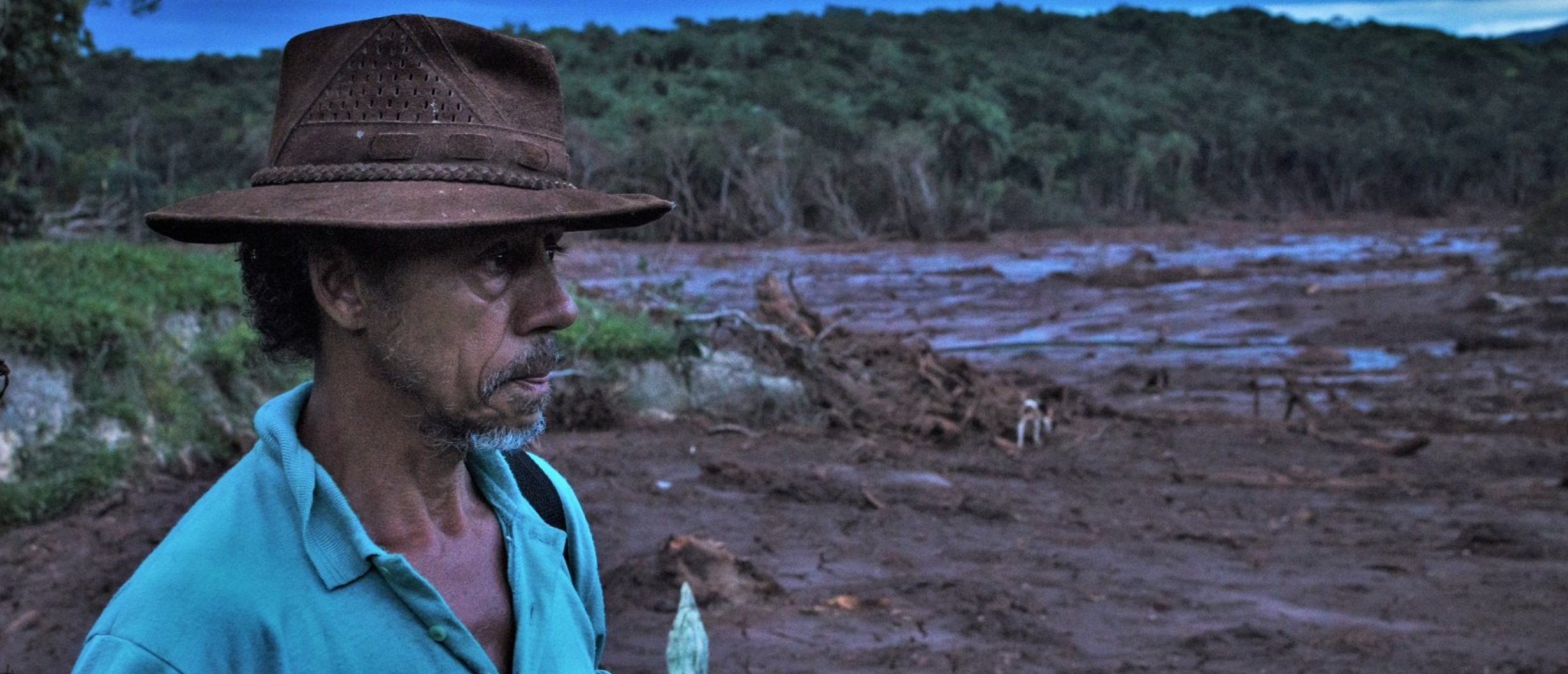 Dos semanas después del desastre, Ademilson Custódio, de 53 años, recuerda cómo vio a docenas de personas arrastradas por el alud que inundó la granja donde trabajaba cerca de la ciudad de Brumadinho. (Gustavo Basso)