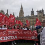Генеральный секретарь Unite Лен Маккласки обращается к рабочим