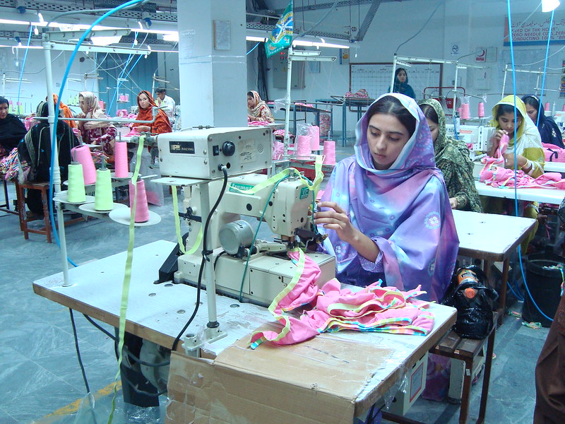 Photo: Garment workers in Pakistan © ILO 