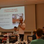 Jyrki Raina prend la parole à la réunion