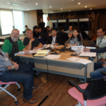 Discussions à la réunion de réseau du verre.