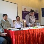 De gauche à droite: Annie Adviento, secrétaire régionale de IndustriALL pour l’Asie du Sud-Est; Maung Maung, président de la CTUM; Htin Aung, sous-ministre du Travail, de l’Emploi et de la Sécurité sociale; Than Htaik, ministre du Sagaing pour la foresterie et les mines; et Christopher Land-Kazlausks, conseiller technique en chef, OIT Myanmar