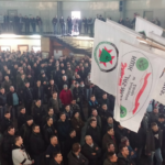 Бастующие шахтеры проводят митинг