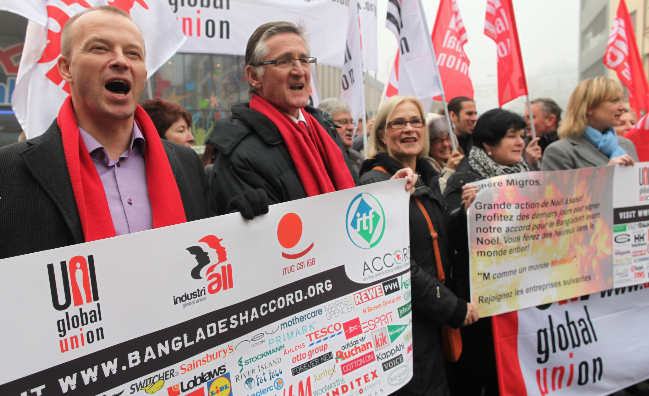 Акция протеста IndustriALL, Uni и МКП около гипермаркета Migros, Швейцария.