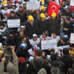 Шахтеры Сома протестуют у здания парламента Турции в Анкаре 10 февраля. Источник: Maden-Is
