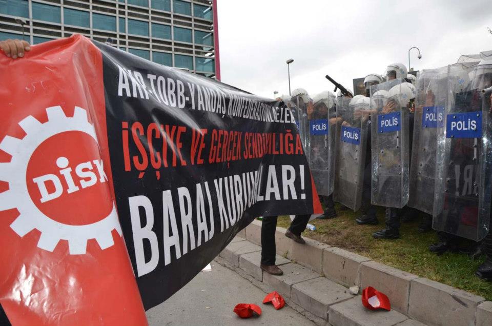 Турецкие профсоюзы протестуют против антипрофсоюзного трудового законодательства