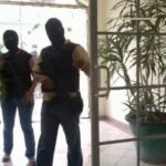 Охранники преследовали международных наблюдателей и забирали у них паспорта