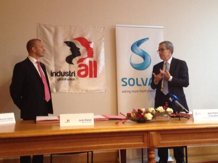 Signing of agreement between IndustriALL and Solvay